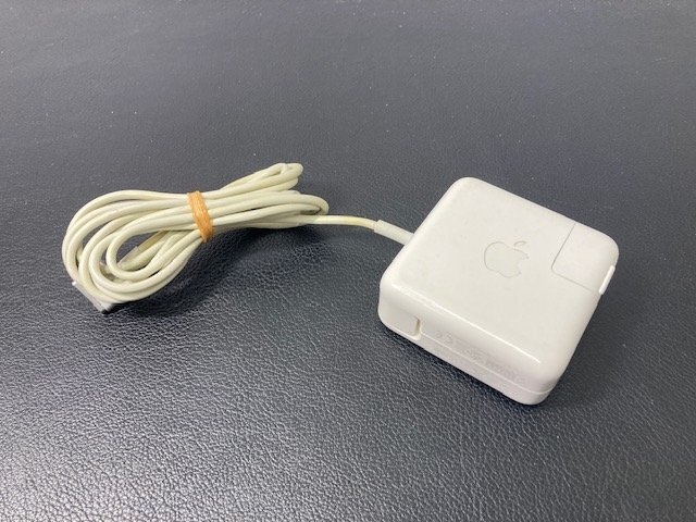 中古品　アップル Apple MacBook Air 1600/13.3 MMGF2J/A ノートパソコン OS:Monterey_画像7