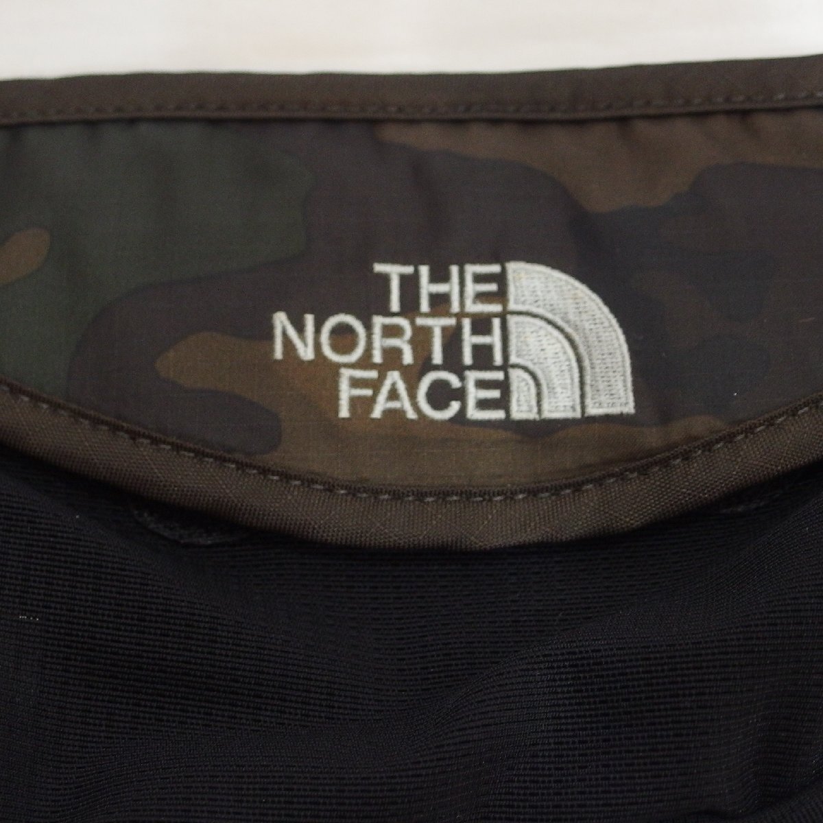 THE NORTH FACE* The * North * лицо бег для ткань to сумка ( хаки × камуфляж рисунок )*USED