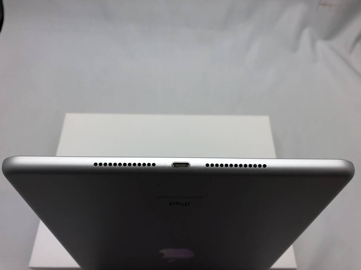 美品 iPad 第8世代 Wi-Fi 128GB シルバー _画像8