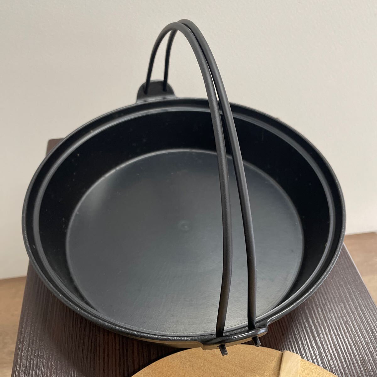 ツル付きすき焼き深型鍋　26cm 木蓋付き　リビック_画像7