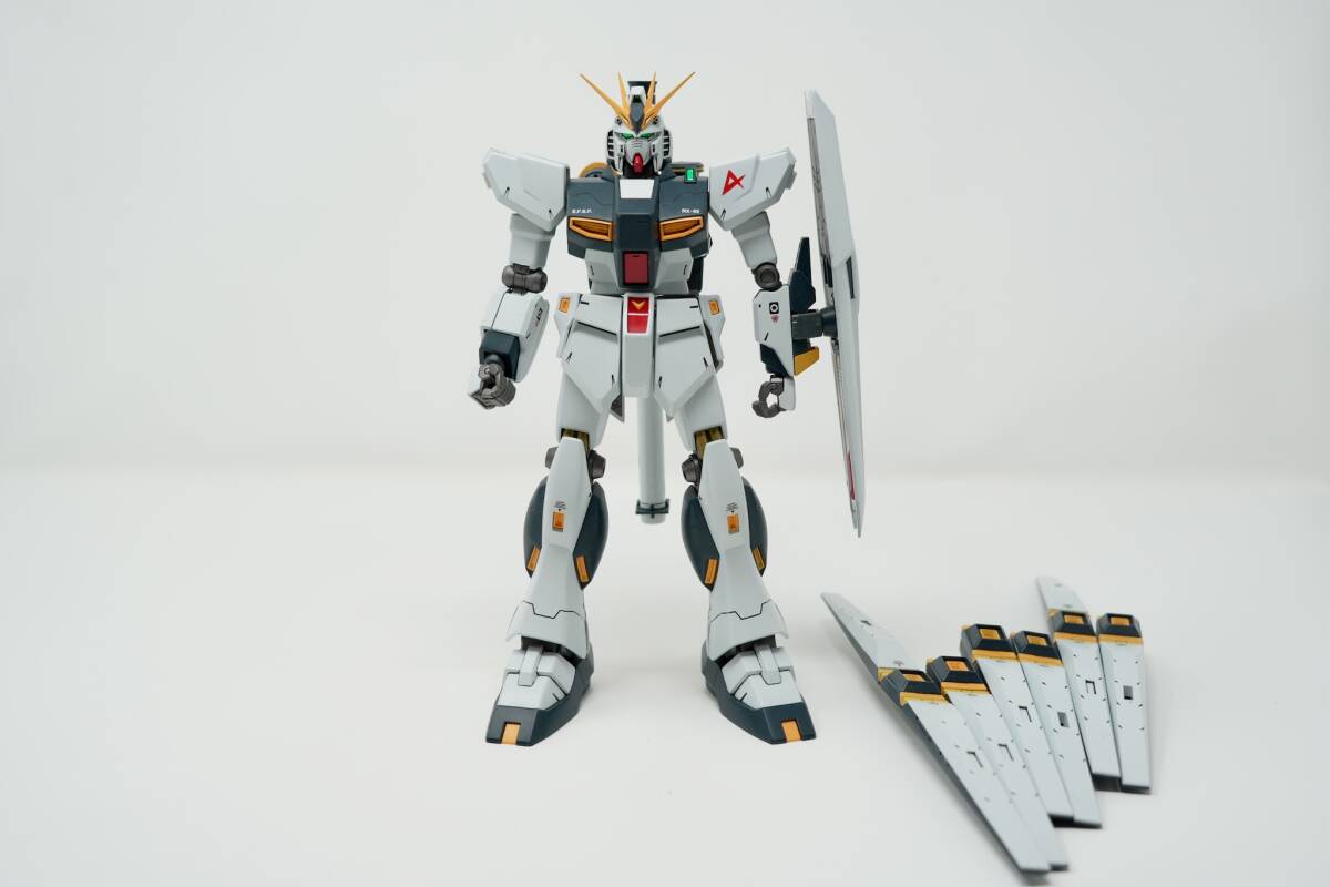 MG 1/100 地球連邦軍ニュータイプ専用モビルスーツ RX-93 νガンダム (機動戦士ガンダム 逆襲のシャア)の画像3