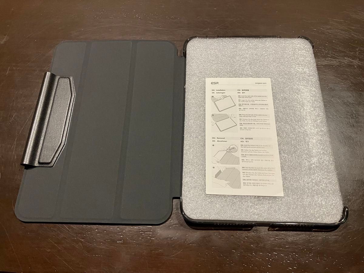 ESR iPad mini6 ケース 2021 三つ折りケース 留め具付き スタンド ・充電対応　軽量 ブラック