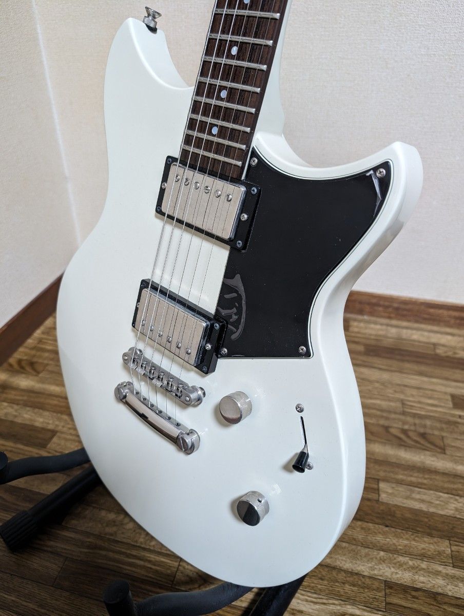 ヤマハ　REVSTAR RSE20　ホワイト　エレキギター