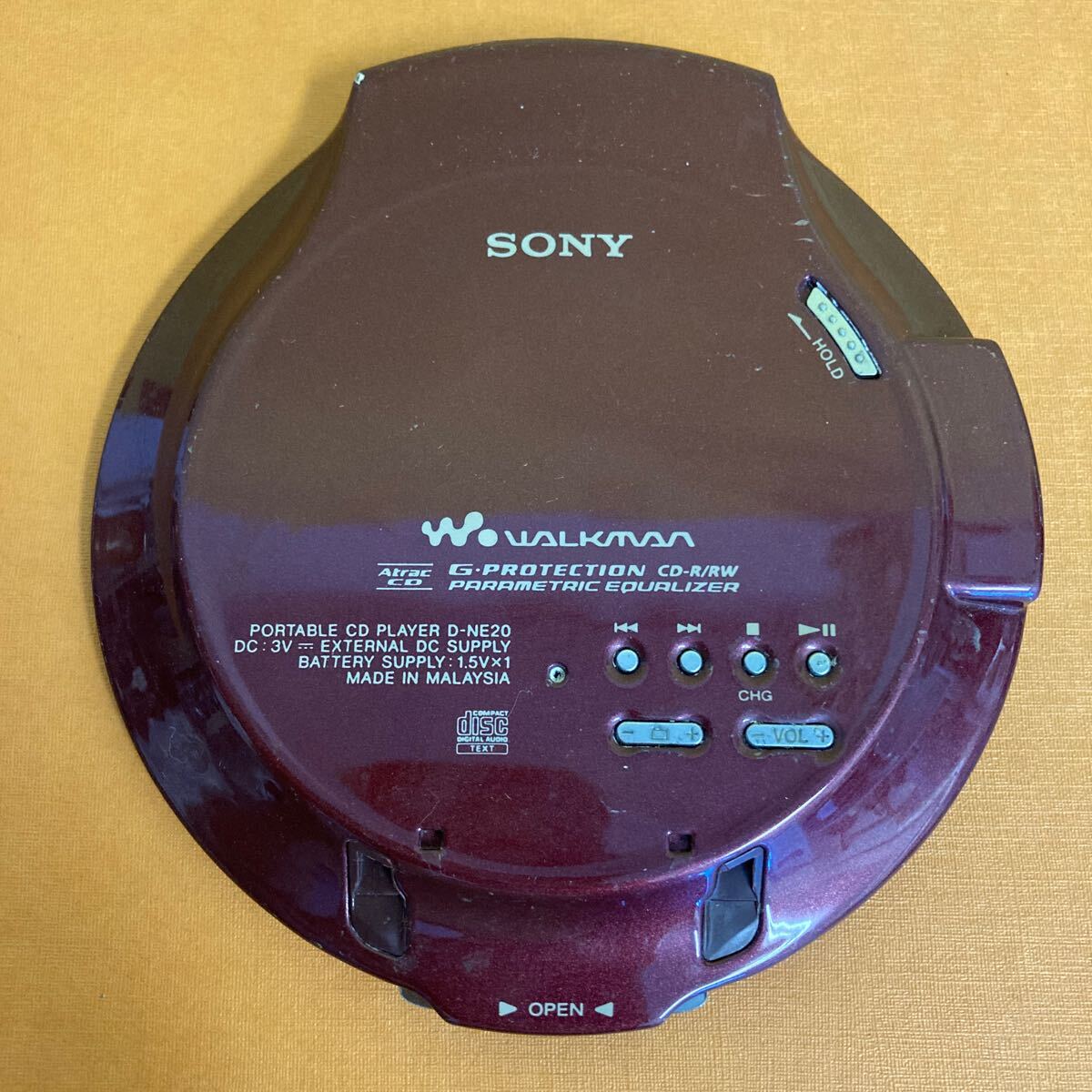 SONY ソニー ポータブル CDプレーヤー D-NE20 CD WALKMAN 薄型 レッド_画像2