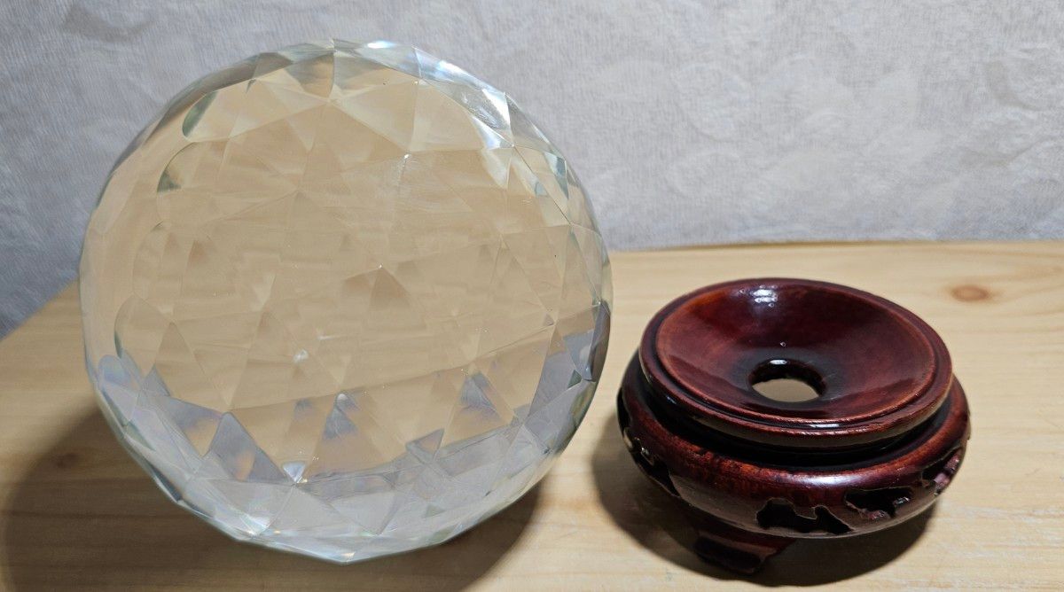 クリスタルオブジェ　多面カット球　水晶球　ミラーボール　風水　中郷工芸品　置物