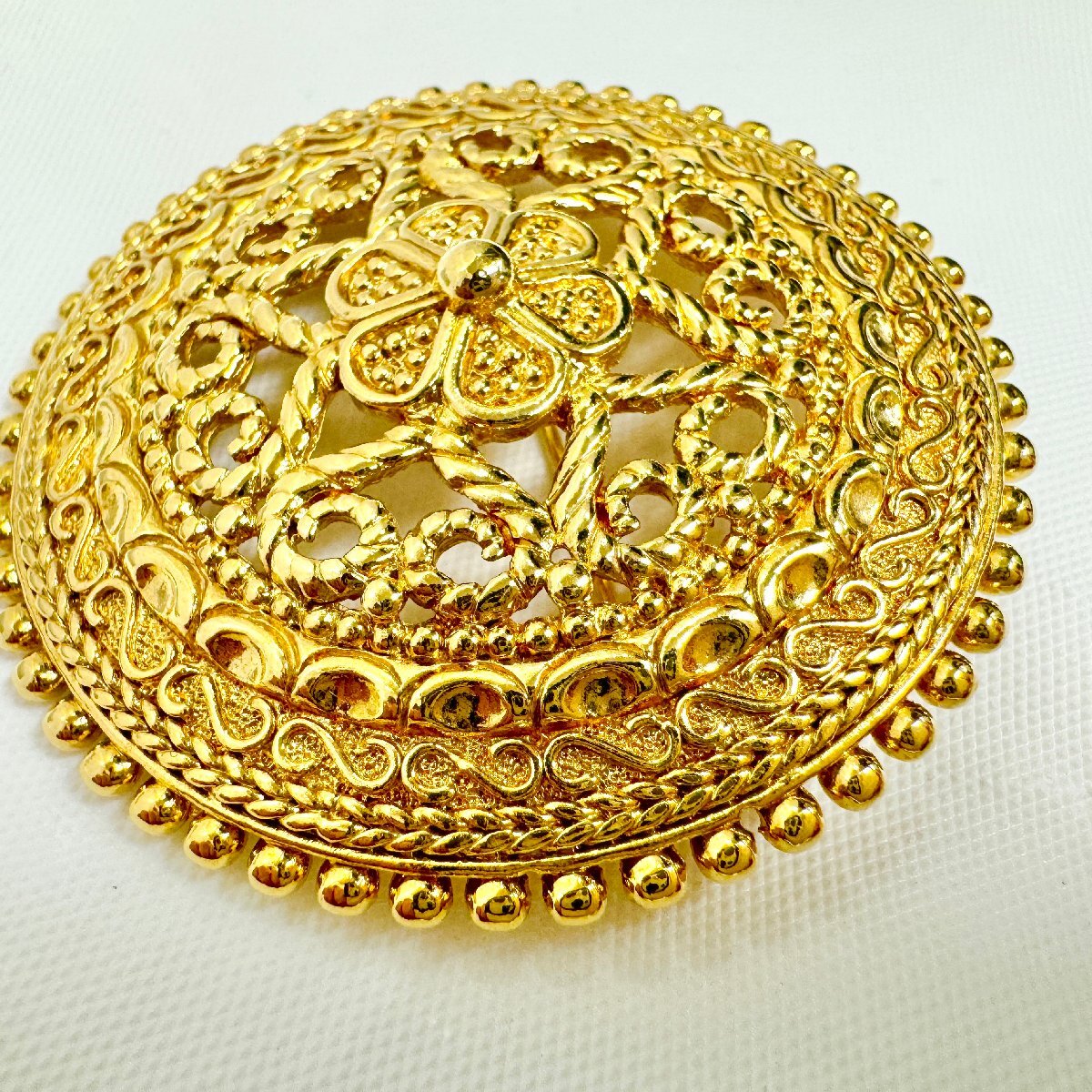  gold gram [27]Christian Dior Christian Dior brooch * case attaching *[ free shipping ]