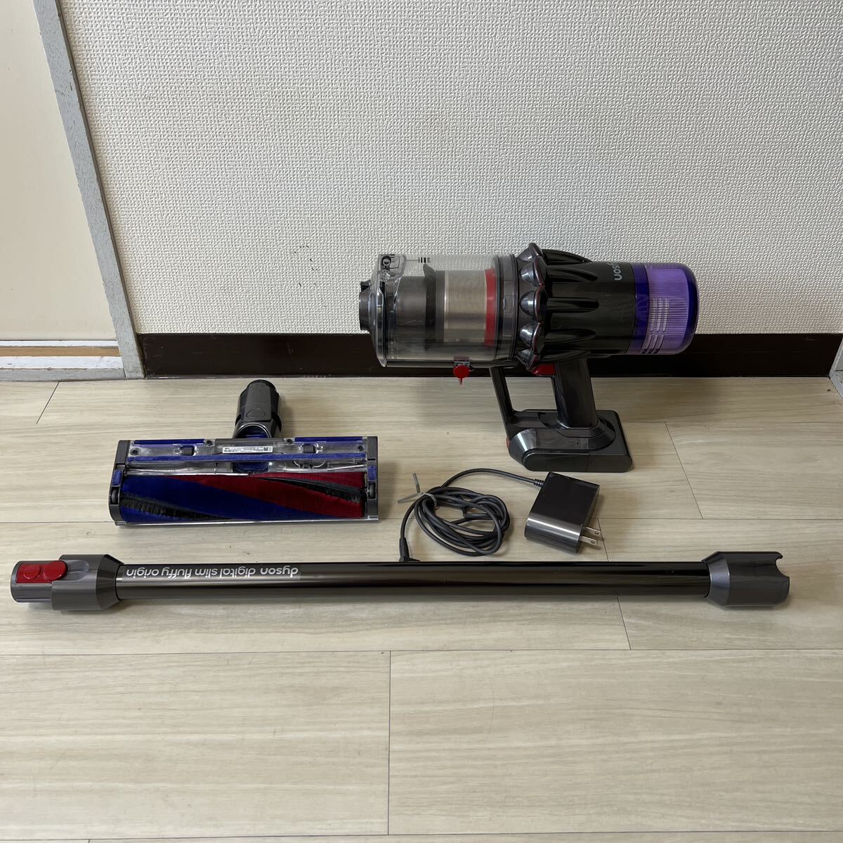 SV18 dyson ダイソン 掃除機 コードレスクリーナー G7Y-JP-PBJ3086Aの画像1