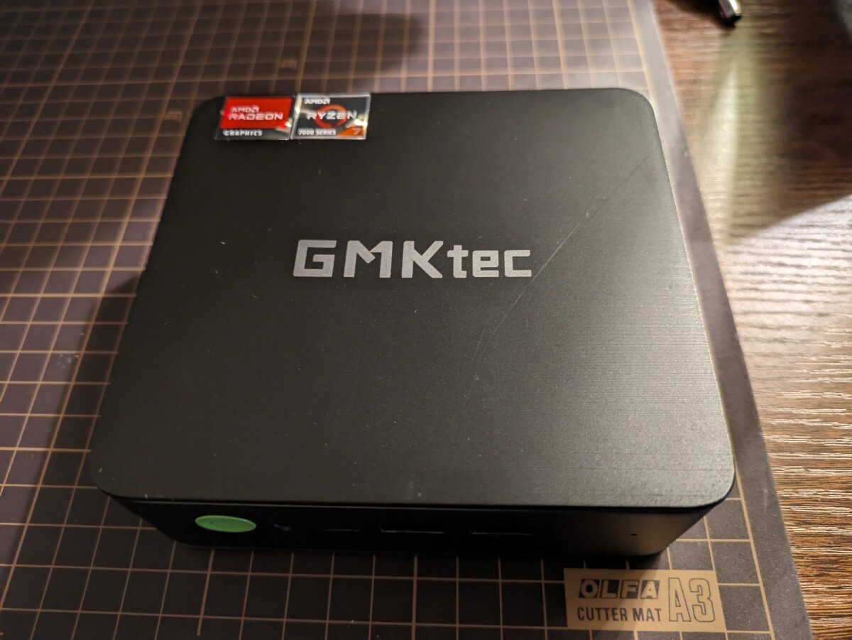 GMKtec Windows11Pro デスクトップ ミニPC AMD Ryzen7 7735HS 3.2GHz メモリ16GB 1TB SSD オマケモニター、アーム、スピーカーセットの画像1