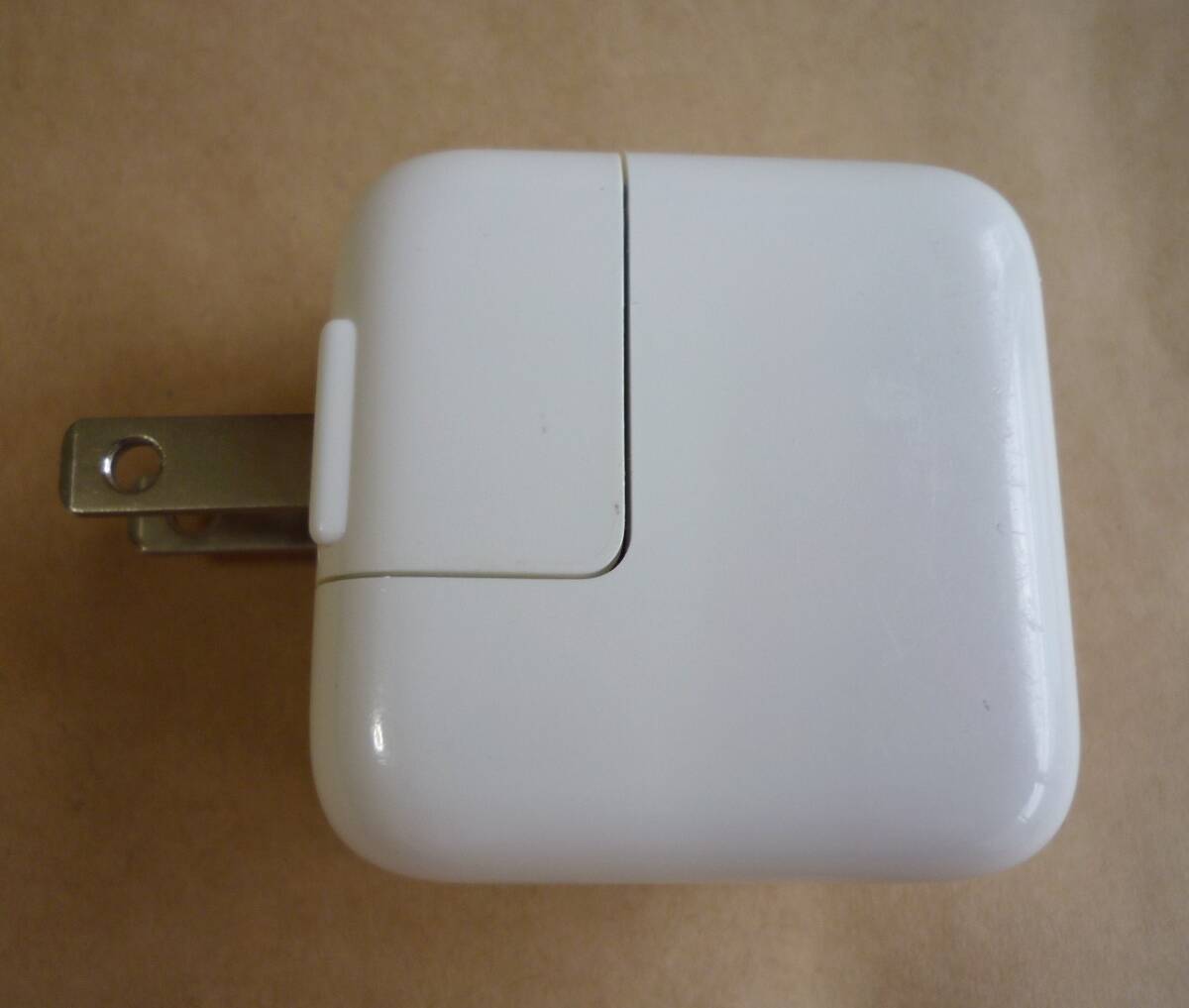 純正 Apple アップル USB充電器 12W USB Power Adapter ホワイト 白 A1401 5.2V 2.4A ACアダプタ 電源アダプタ　_画像4