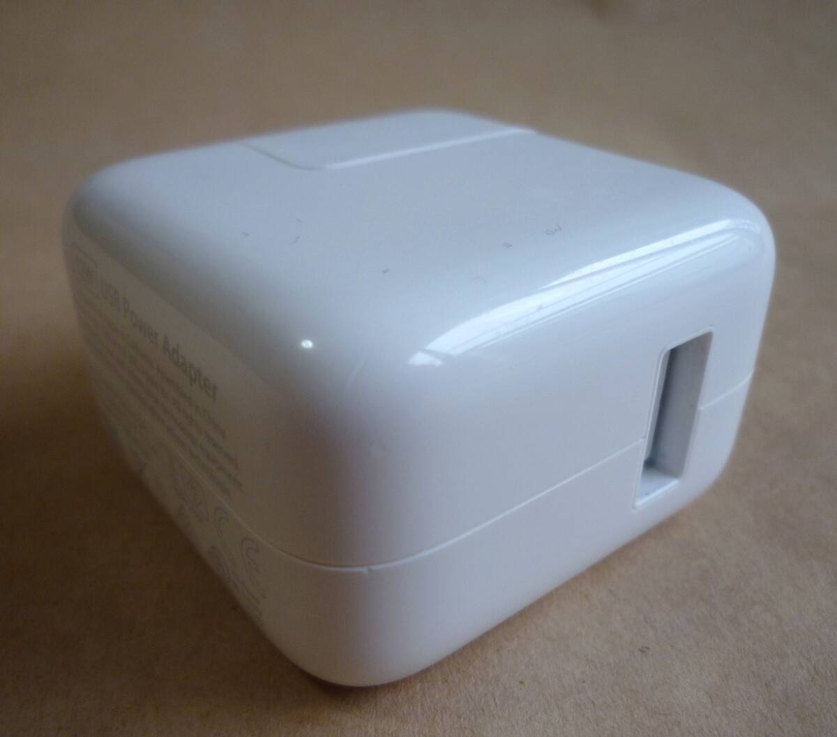 純正 Apple アップル USB充電器 12W USB Power Adapter ホワイト 白 A1401 5.2V 2.4A ACアダプタ 電源アダプタ　_画像1