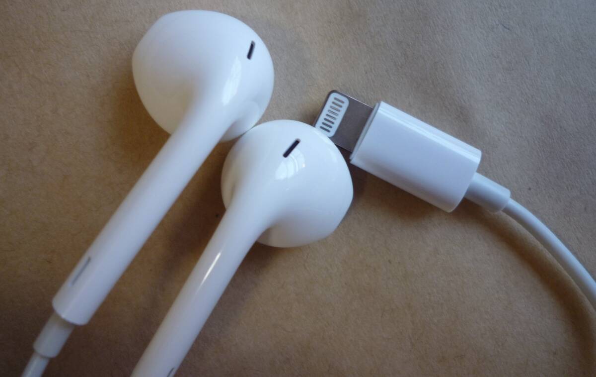 美品 Apple アップル 純正 イヤホン EarPods with Lightning Connector ライトニング端子 イヤフォン ヘッドセットiPhone イヤーポッズ ②_画像6