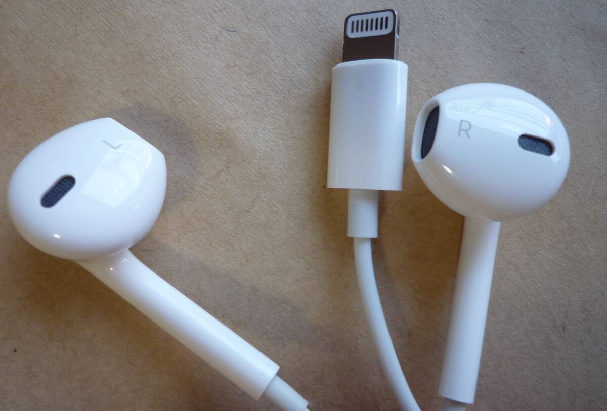 美品 Apple アップル 純正 イヤホン EarPods with Lightning Connector ライトニング端子 イヤフォン ヘッドセットiPhone イヤーポッズ ②_画像7