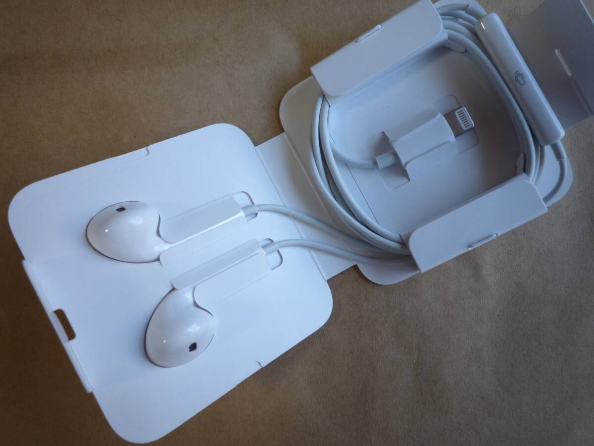 未使用 Apple アップル 純正 イヤホン EarPods with Lightning Connector ライトニング端子 イヤフォン ヘッドセットiPhoneイヤーポッズ の画像3