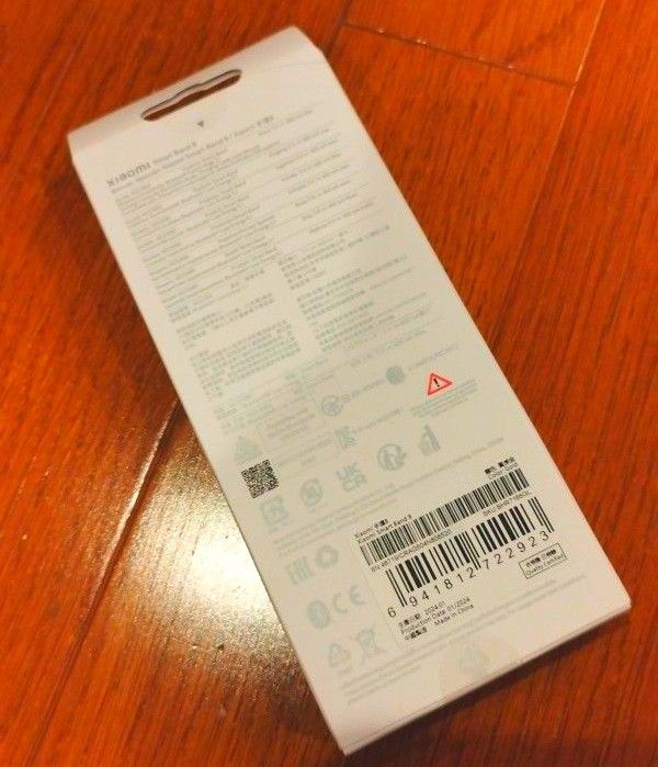 【新品未開封】 Xiaomi mi smartband 8 スマートウォッチ　グローバルバージョン　ゴールド　カバー付