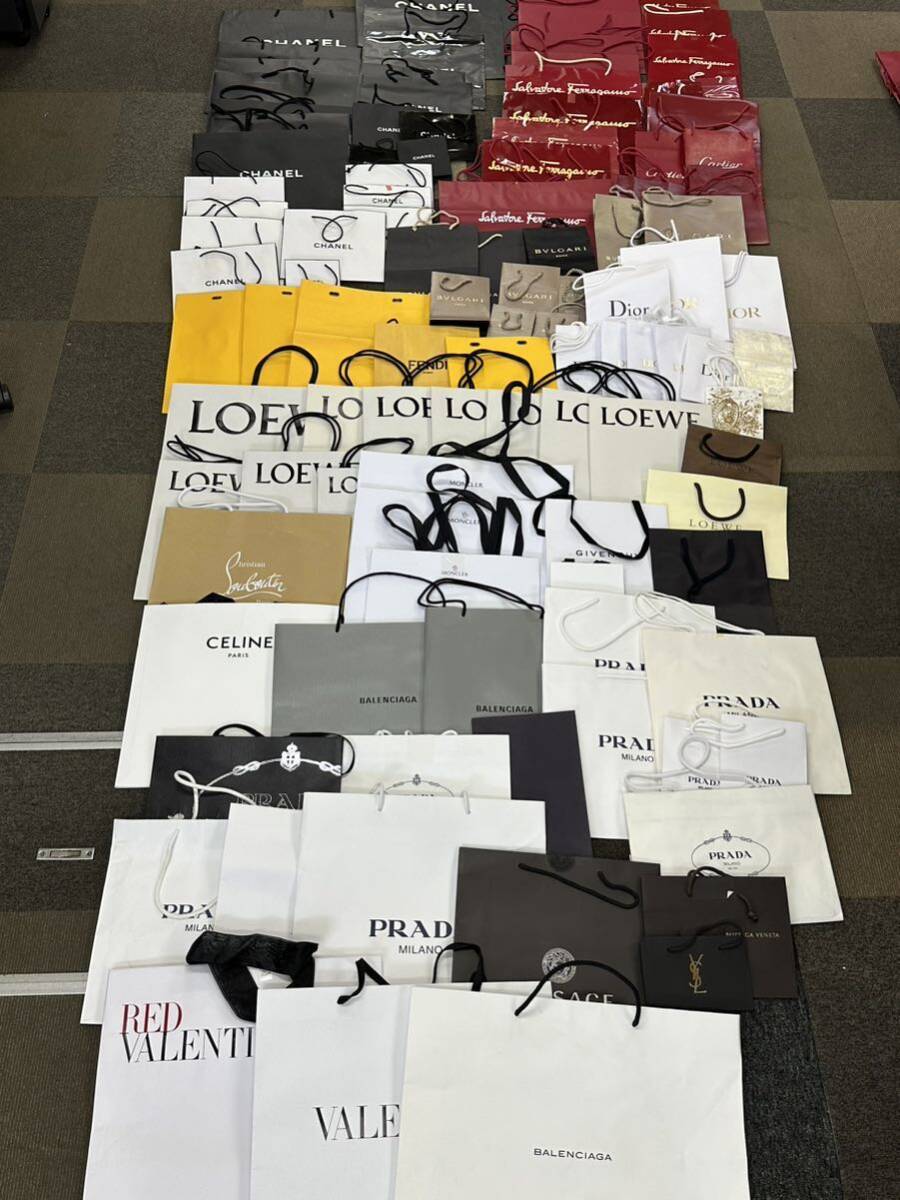 LOUIS VUITTON CHANEL グッチ FENDI Dior プラダ ロエベ Cartier 等 ショッパー 紙袋 ブランド ショップ袋 合計約120枚セット_画像1