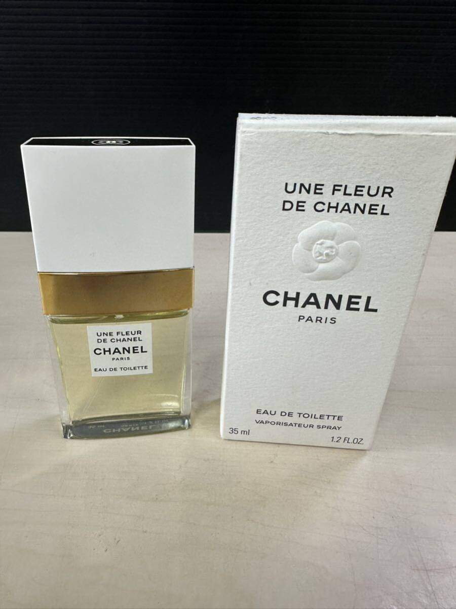 CHANEL シャネル UNE FLEUR DE CHANEL オードトワレ 35ml 箱付きの画像1