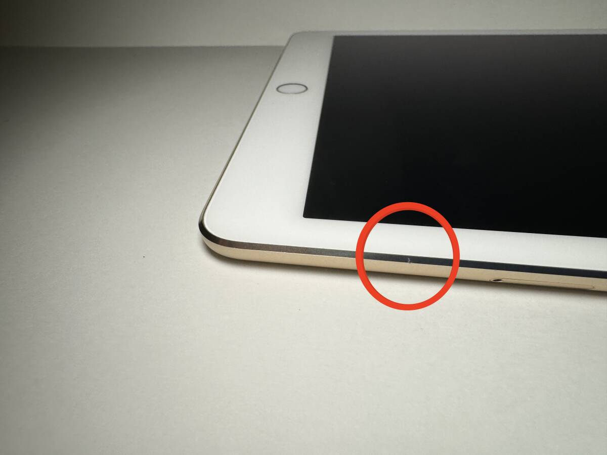 Apple iPad Air 2 ゴールド Wi-Fi + Cellularモデル 64GB SIMフリー 中古品 Air2_赤丸の部分に小さな傷あり