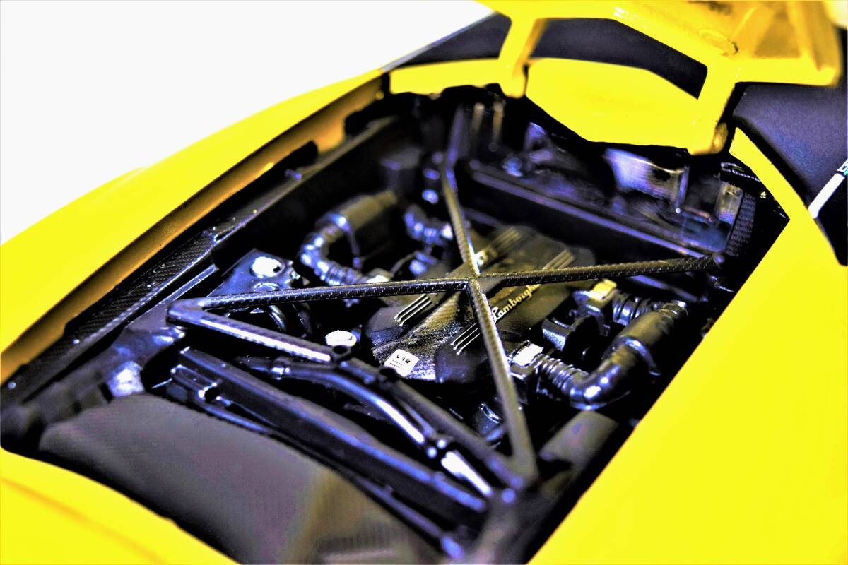 新品マイスト1/18【Maisto】■Lamborghini Centenario■ランボルBMW/ポルシェ/フェラーリ/アウディ/メルセデス/オートアート/京商/ブラーゴ_画像6