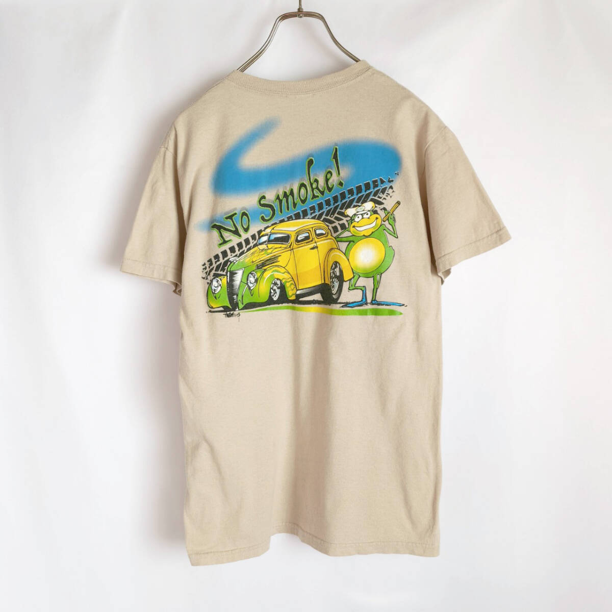 YHqyy/Sサイズ/GILDAN ギルダン frog follies レーシング 半袖Tシャツ ベージュ系 USED 古着 蛙 カエル フロッグ 車 レーサー イラスト_画像3