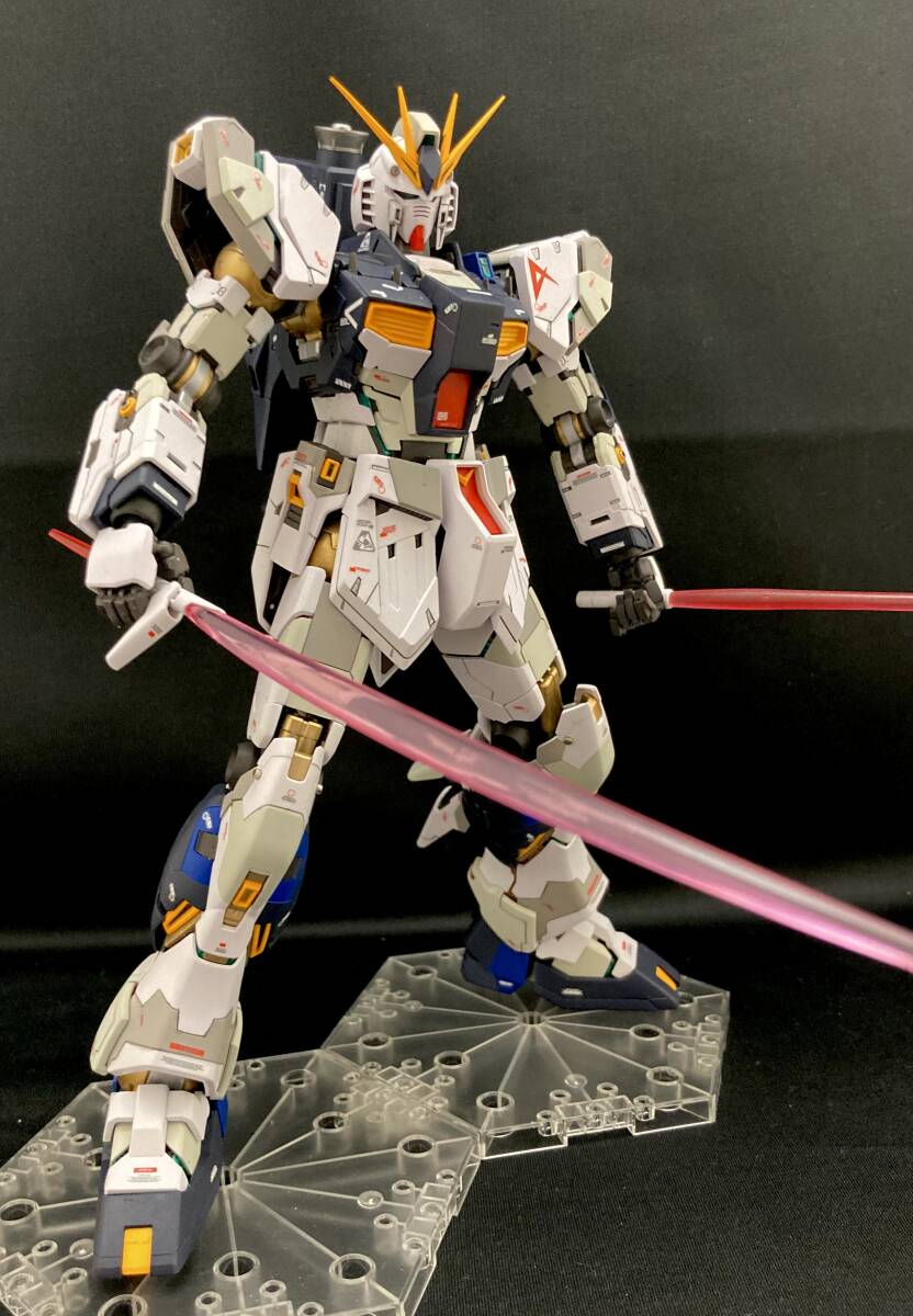 1/100 MG νガンダム Ver.Ka RX-93 改修塗装済完成品 LED発光 逆襲のシャア_画像10