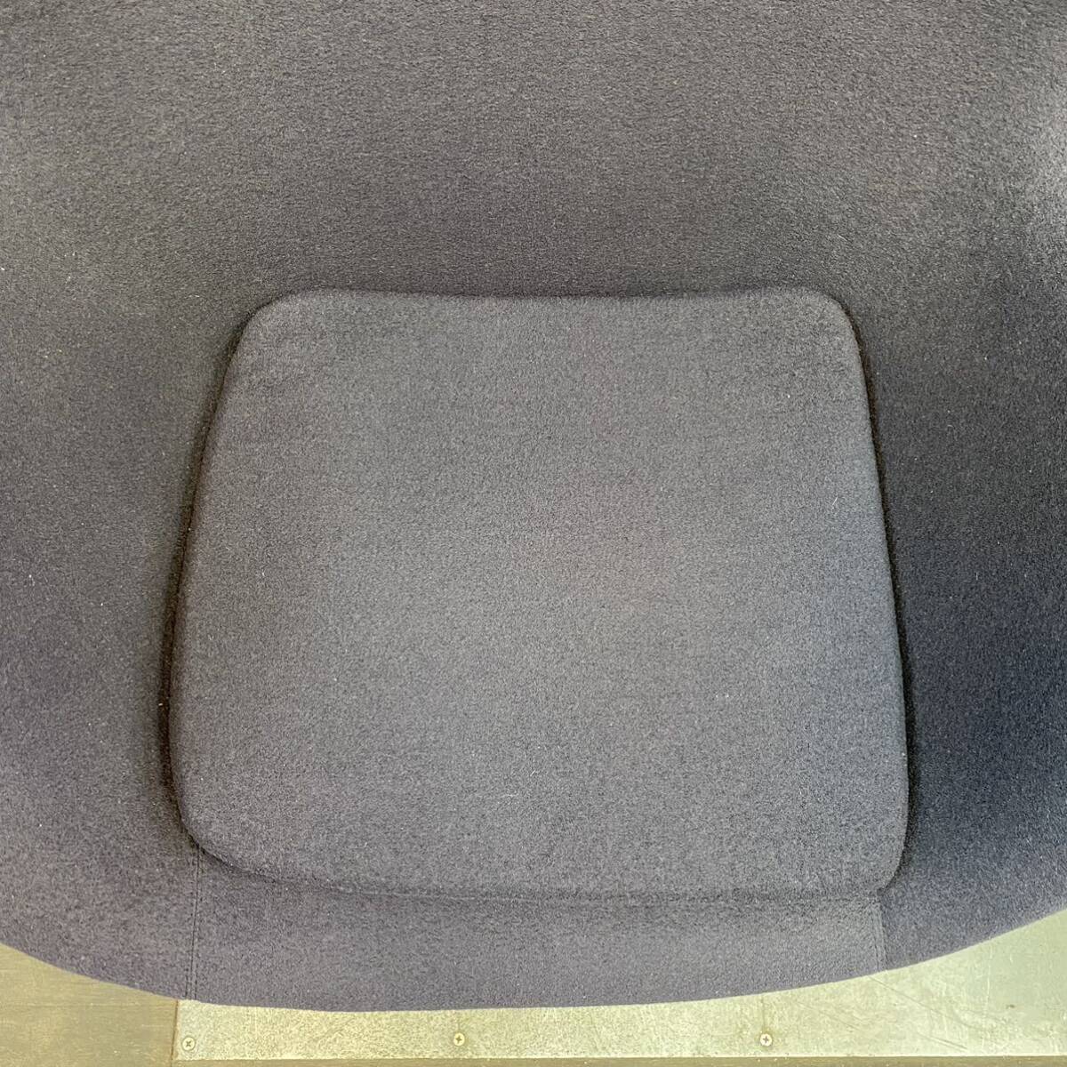 WW37 ファニーチャー 家具 椅子 チェア エッグチェア 布地 青系 紺 W 85cm D 70cm H 103cm EAR エッグチェア_画像8