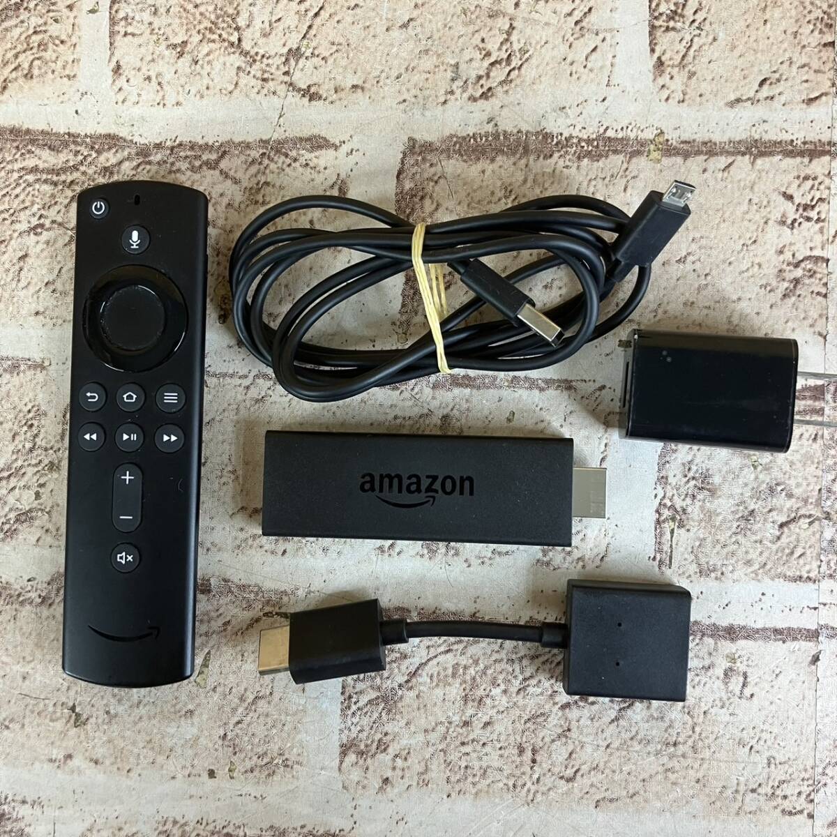 [5-212]アマゾン/Amazon Fire TV Stick 第2世代/2017年発売モデル 音声認識リモコン付属 LY73PR【送料一律297円】_画像1