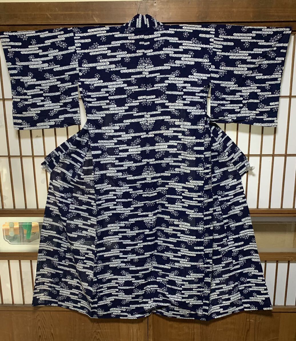 浴衣 昭和レトロ 木綿地 紺地に紅葉と波の輪白柄 Y108