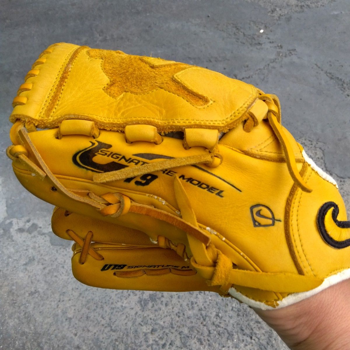 野球 グローブ 軟式 少年野球 NIKE ナイキ 投手用 左投げ 黄色 野球 グローブ 軟式 少年野球 NIKE ナイキ 投手用 左投げ 黄色