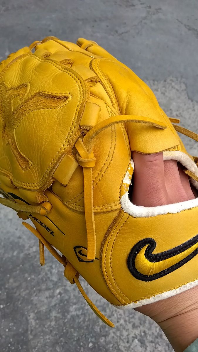 野球 グローブ 軟式 少年野球 NIKE ナイキ 投手用 左投げ 黄色 野球 グローブ 軟式 少年野球 NIKE ナイキ 投手用 左投げ 黄色