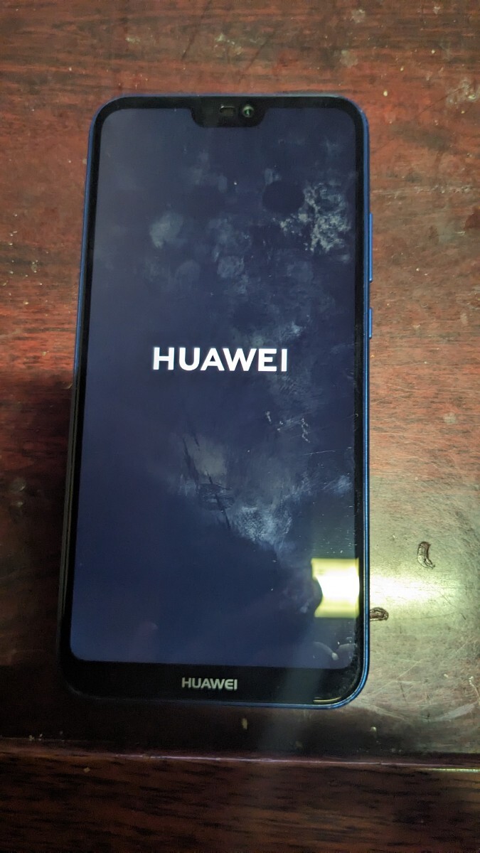 SIMフリー スマホ Huawei P20lite ブルー（32ギガバイト）_画像2