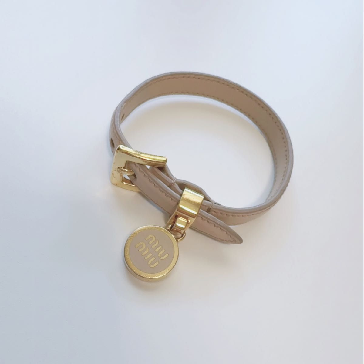 【MIU MIU】レザーとメタルのブレスレット 美品》miumiu ミュウミュウ メタル ブレスレット レザー 新作