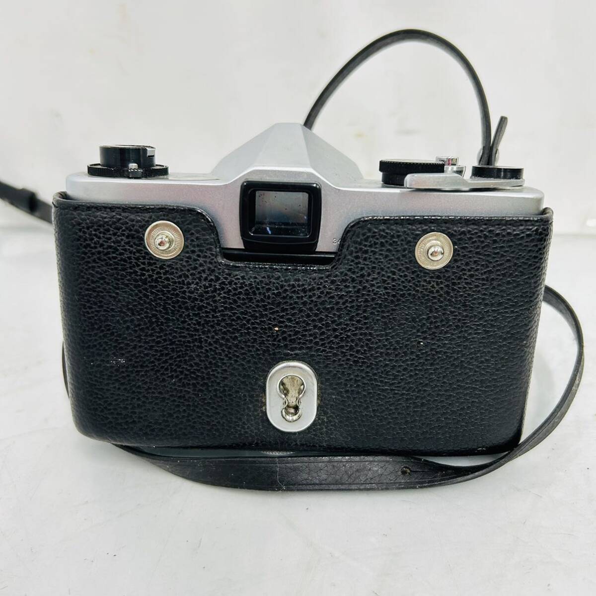 5SC039 YASHICA ヤシカ フィルムカメラ J-5 レンズ YASHINON 1:1.8 5.5cm カメラ 中古 現状品 動作未確認_画像4