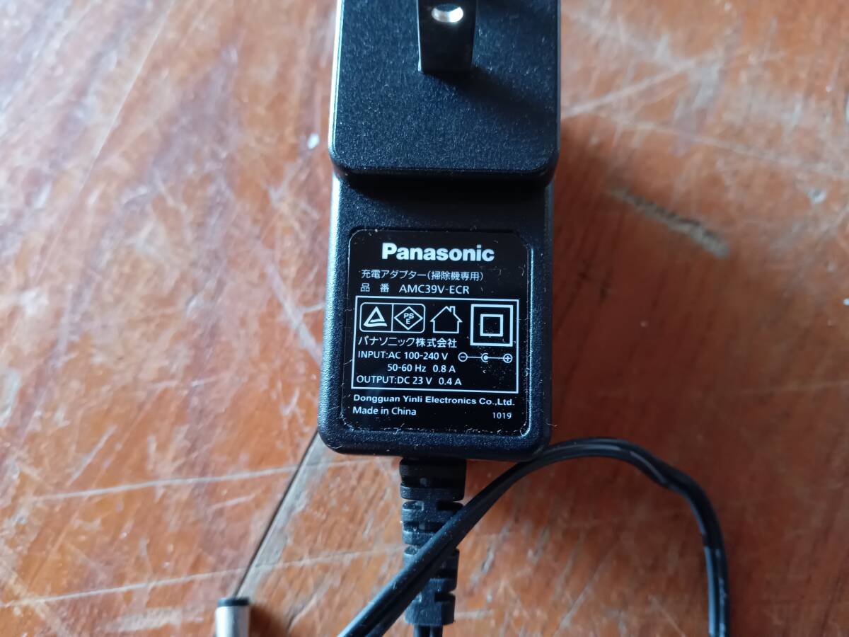 Panasonic Panasonic заряжающийся пылесос MC-BU110J *0524