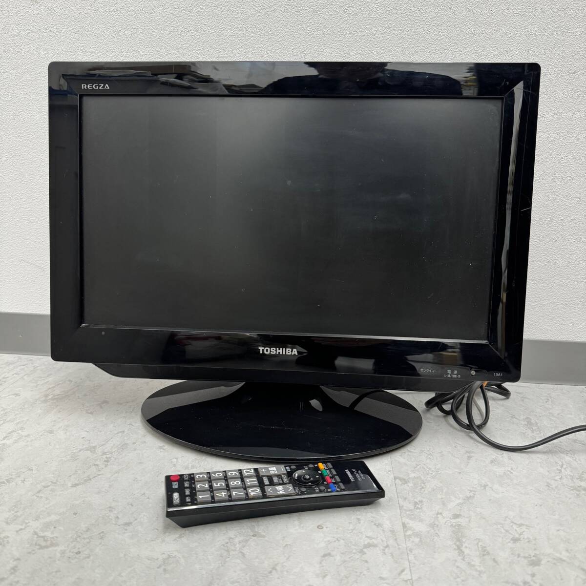 #145 THOSHIBA REGZA 東芝 レグザ 19インチ 液晶 カラーテレビ TV ブラック 通電確認済み 視聴未確認の画像1