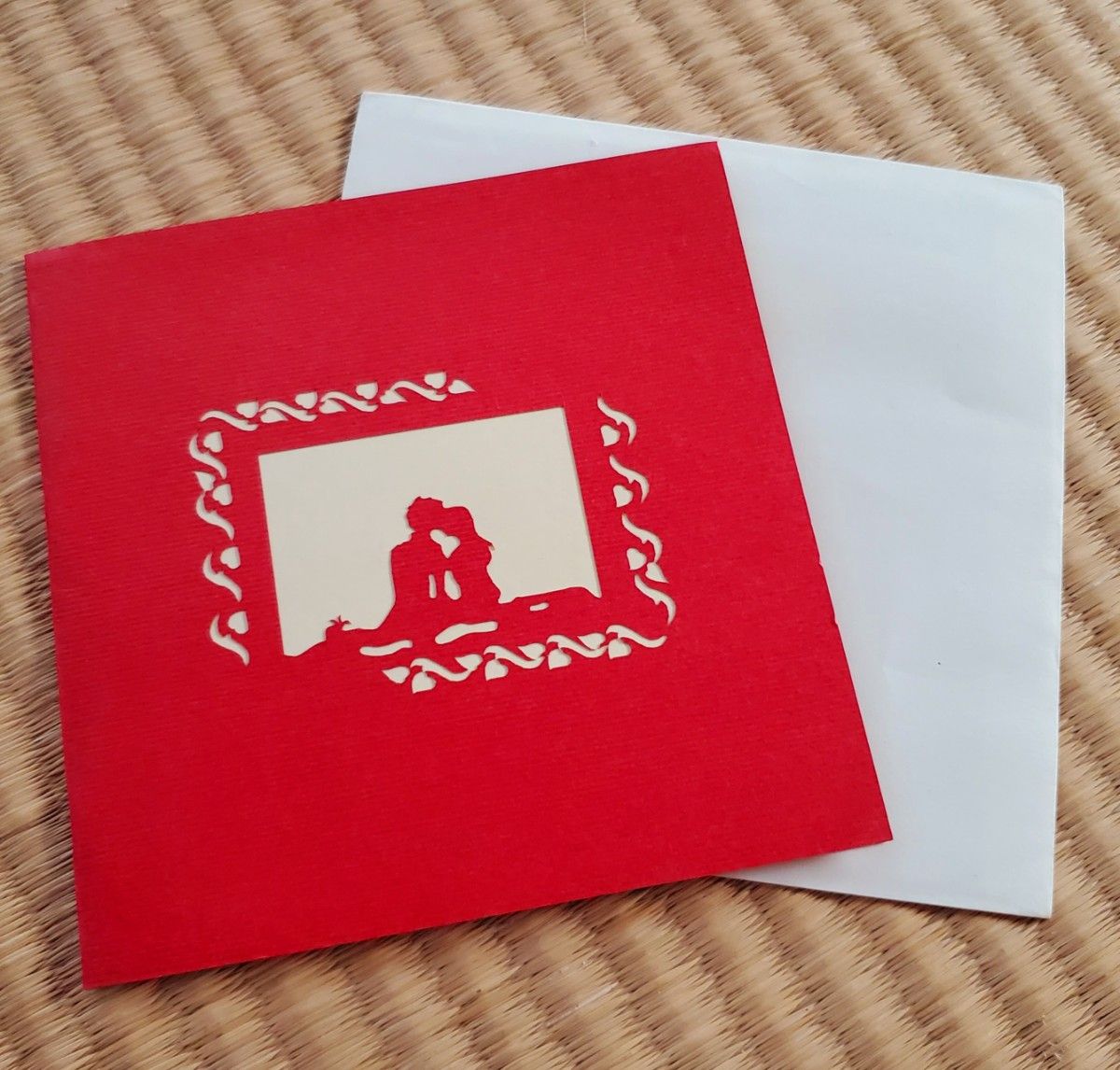 グリーティングカード ベトナム 立体 切り絵 ポップアップ ハンドメイド 封筒付き 12センチ×12センチ
