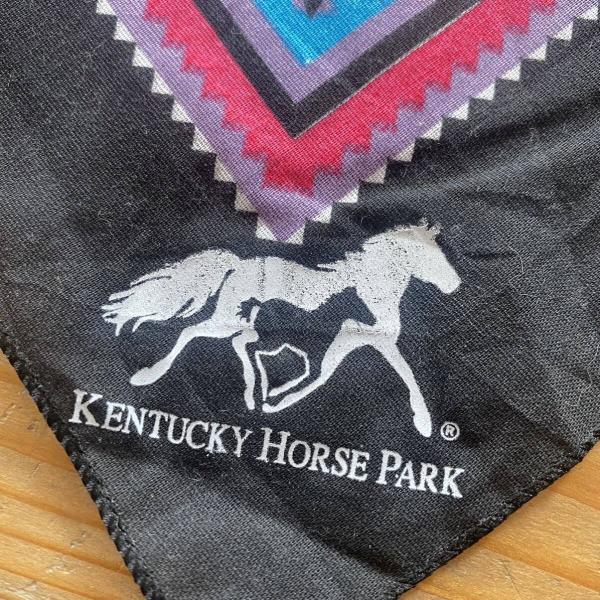 送料無料 Vintage ネイティブ柄 バンダナ Made in USA KENTUCKY HORSE PARK ブラック ハンカチ アメリカ仕入れ 雑貨 ヴィンテージ A1006_画像4