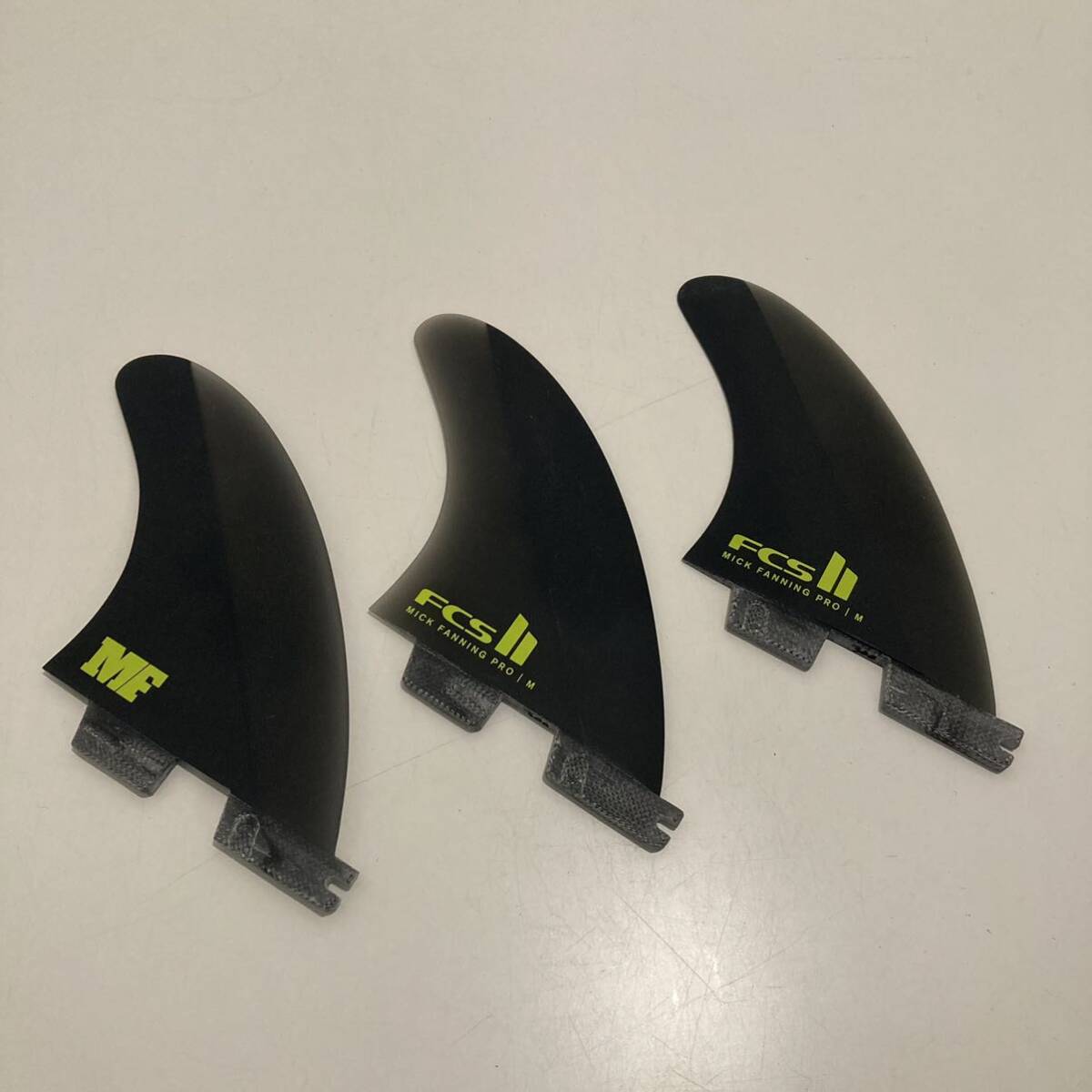 新品 サーフィン フィン FCS2 ミック ファニング プロ MF PG PRO Tri Fin set M BLACK ACID ブラック FCS II エフシーエス2 Mick Fanning_画像5