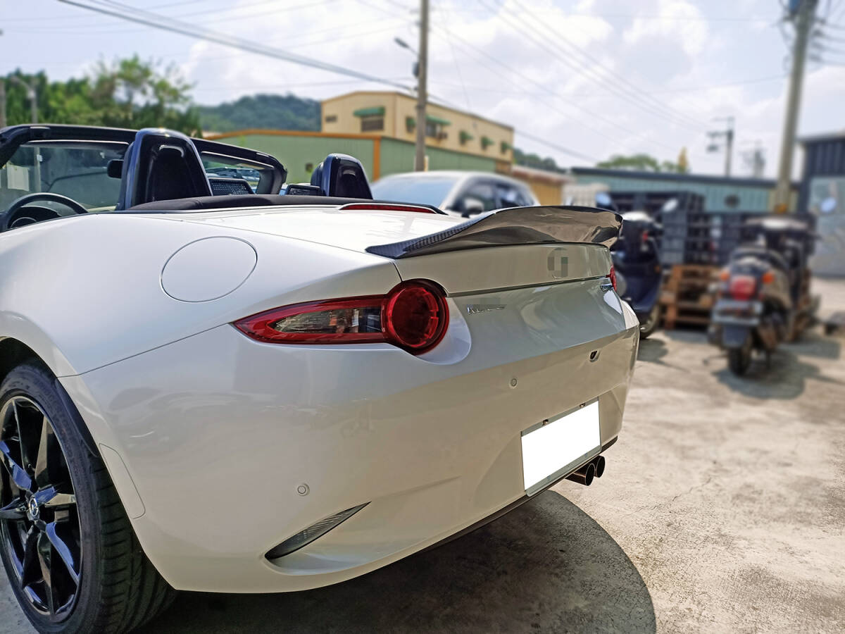 2016-2024 マツダ ロードスターRF MX-5 ND系 4代目 幌車 本物のカーボン DB TYPE リアトランクスポイラー エアロ ウイング スポイラー_画像6