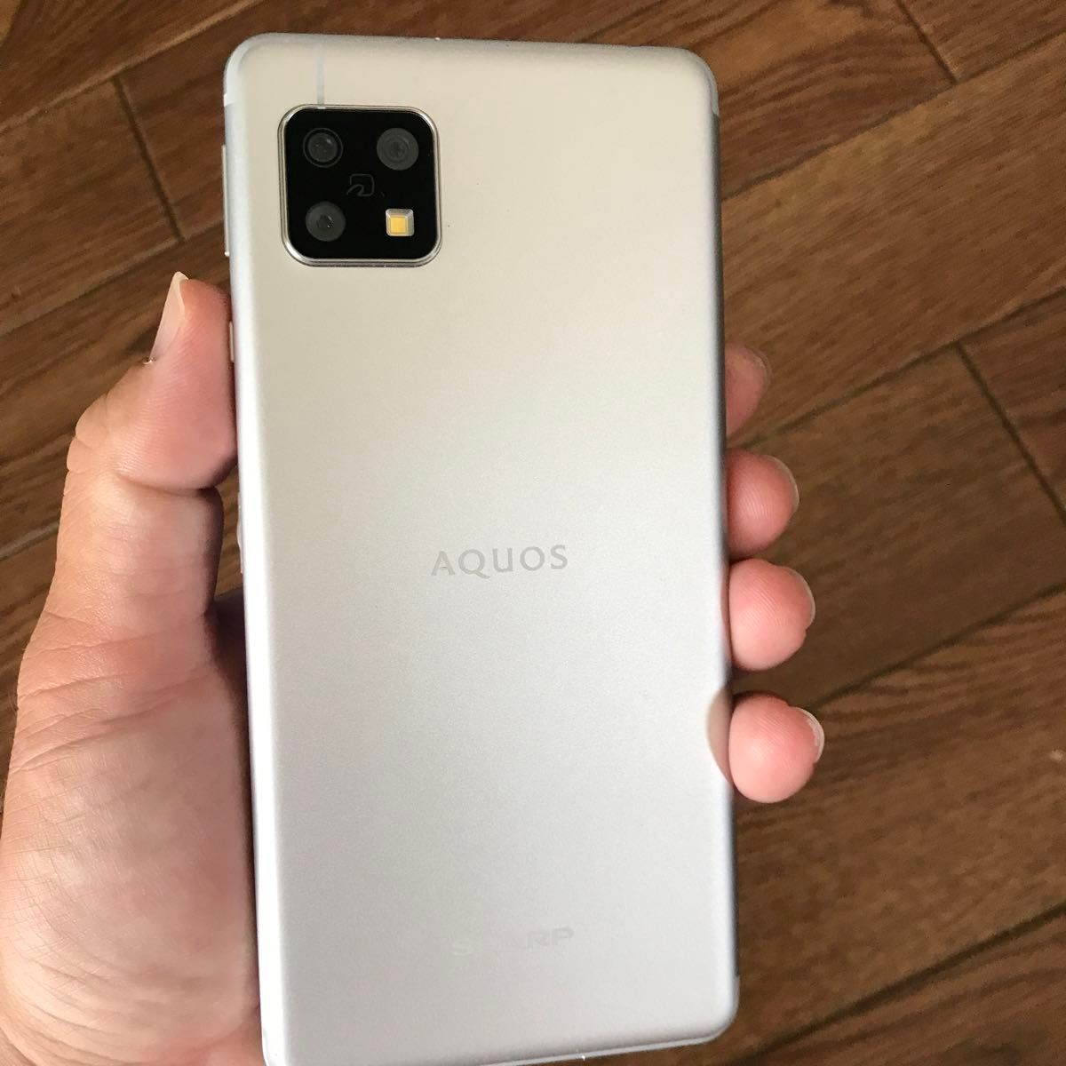 美品　AQUOS scene4 SIMフリー64GB