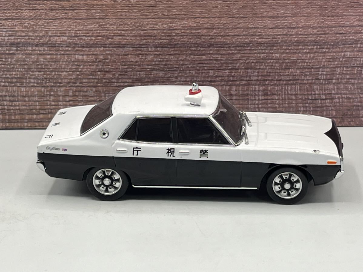 即決有★1/43 アオシマ DISM GC110 スカイライン（ヨンメリ）2000GT 前期型 警視庁 パトロールカー 車高調整式★ミニカー ジャンク品_画像5