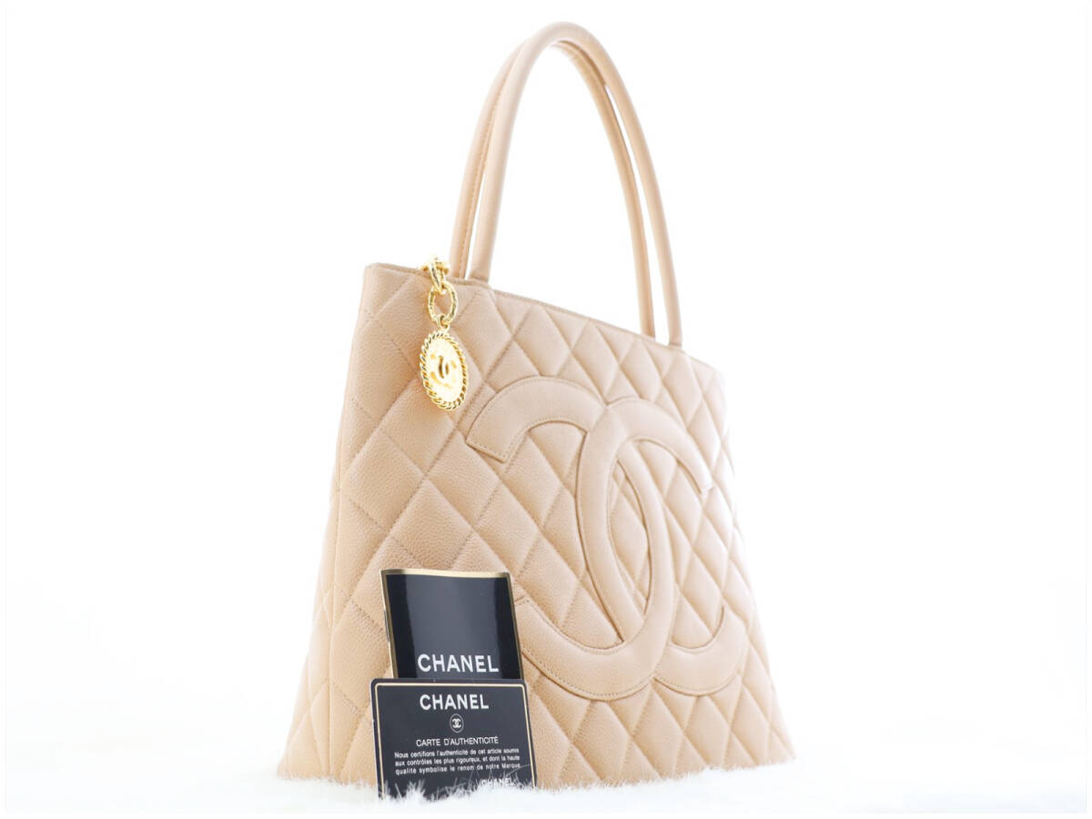 極美品 ハンドル自立 CHANEL 復刻トート マトラッセ キャビアスキン G金具 デカココ トートバッグ ベージュ 保存袋 シリアルシール Gカード_画像1