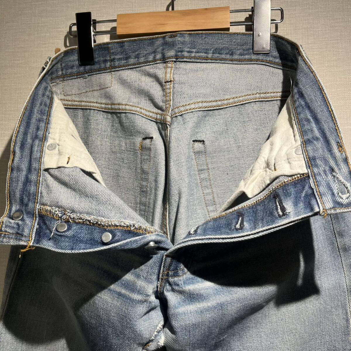 ヒゲ落ち ダメージ多数 ヴィンテージ Levi's 501 redline 赤耳 66後期 内股シングル 黒カン 80s 70s 501XX 66前期 BIGE オリジナル デニム_画像6