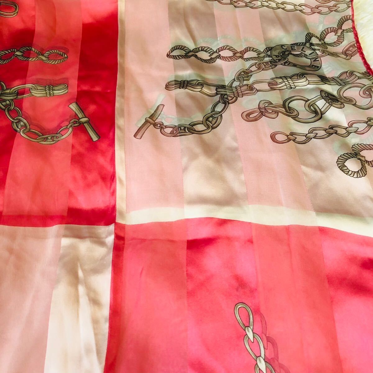 CELINE セリーヌ 女性 レディース スカーフ ブランドスカーフ シンプル 立体感 ピンク 濃淡カラー 66cm×152cm_画像4