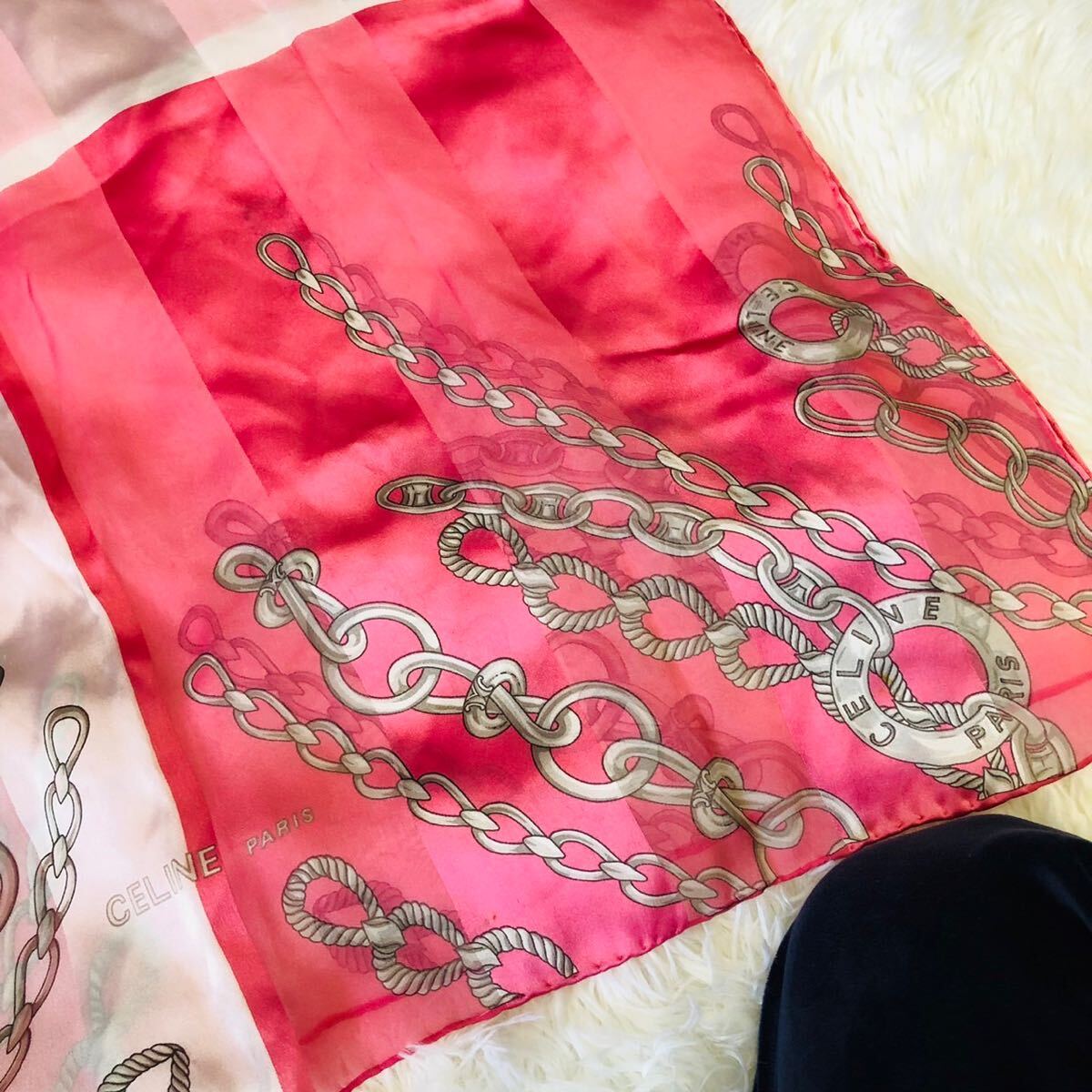 CELINE セリーヌ 女性 レディース スカーフ ブランドスカーフ シンプル 立体感 ピンク 濃淡カラー 66cm×152cmの画像7