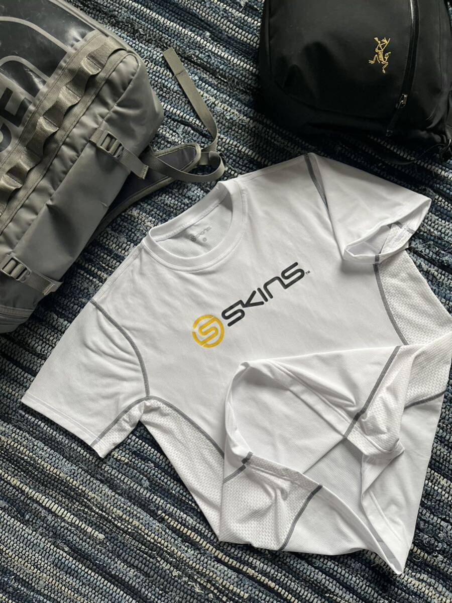  beautiful goods regular price 5,170 jpy Skins skins UV cut cooling specification DRY mesh stretch material short sleeves T-shirt sizeL white group Descente made 