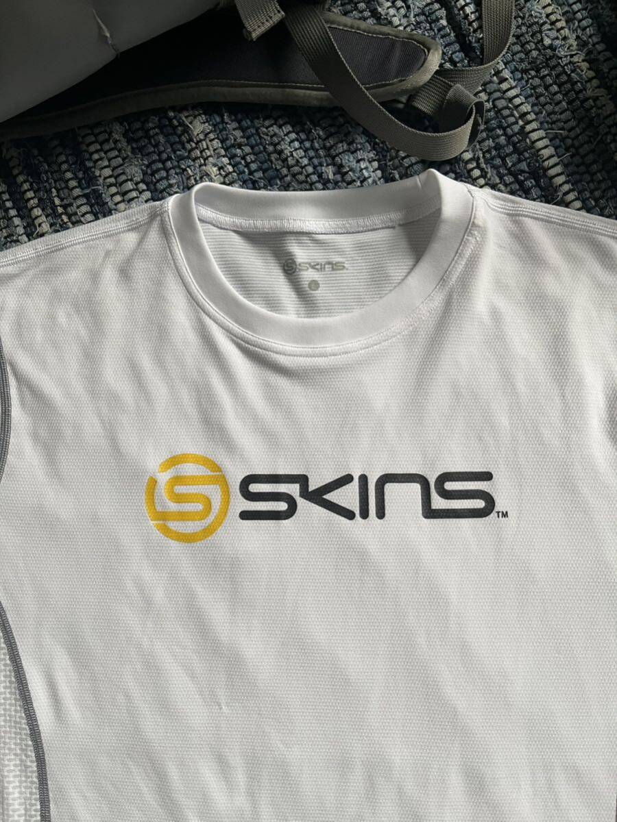  beautiful goods regular price 5,170 jpy Skins skins UV cut cooling specification DRY mesh stretch material short sleeves T-shirt sizeL white group Descente made 