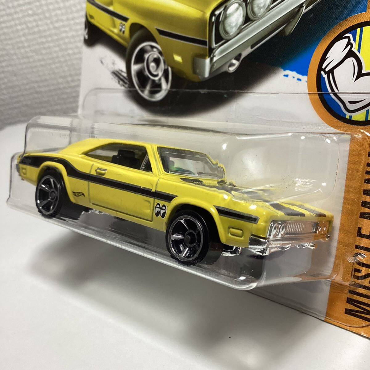 ☆ホットウィール☆ '69 ダッジ　チャージャー　500 黄色　ムーンアイズ Hot Wheels _画像3