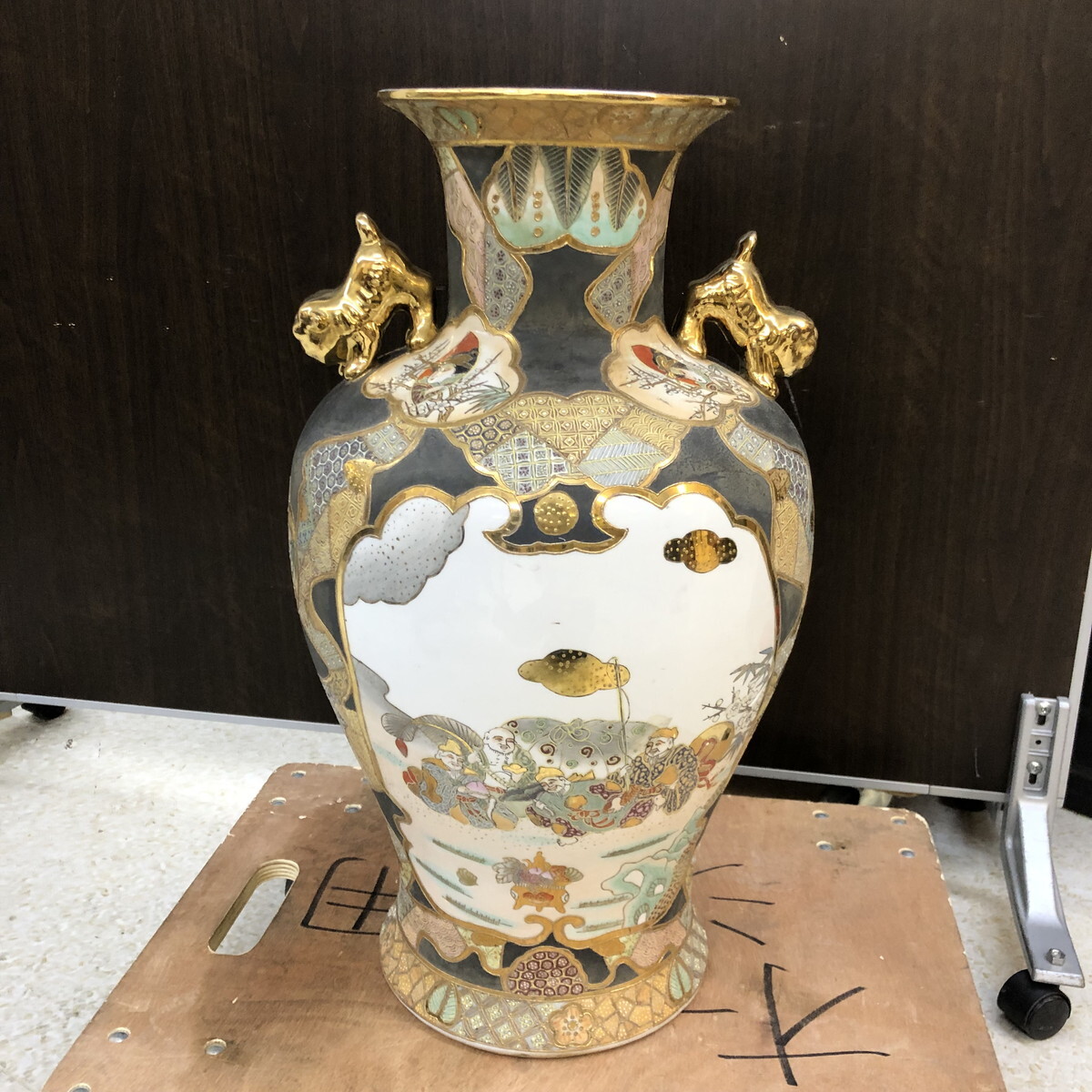 【中古美品】 薩摩焼 色絵金彩花鳥紋双耳 大花瓶 高さ約59cm 骨董 置物 オブジェ 飾物 壺 花入 花器 華道具 花生(N60510_5_30s)_画像3