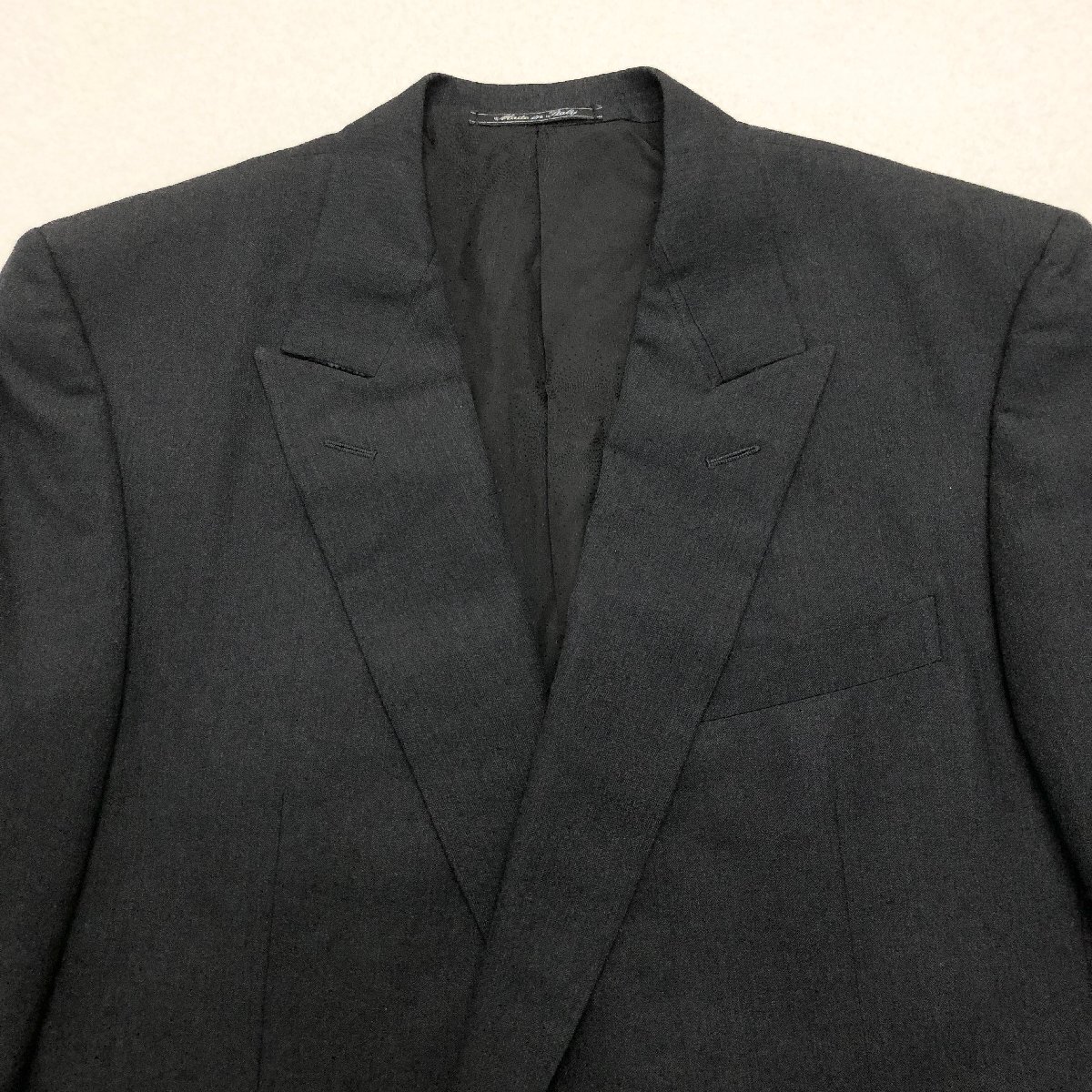●GIANNI VERSACE ジャンニ ヴェルサーチ テーラードジャケット ブレザー ダブル シルク混 イタリア製 ブラック系 size54 メンズ 0.74kg●の画像4