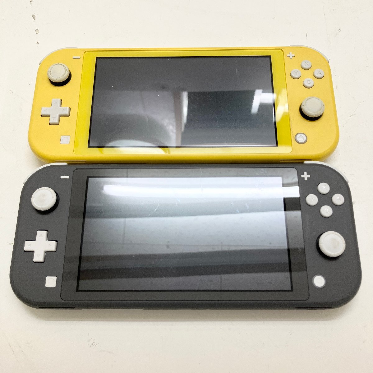 ◆【ジャンク品】Nintendo 任天堂 Switch Lite HDH-SZA-CO 店頭用 販促 デモ品 2台セット 非動作品 イエロー グレー (E1)N/S60507/2/0.3の画像1